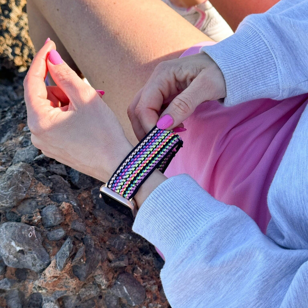 Pestrý elastický pásek s proužky pro Apple Watch pro celodenní pohodlí