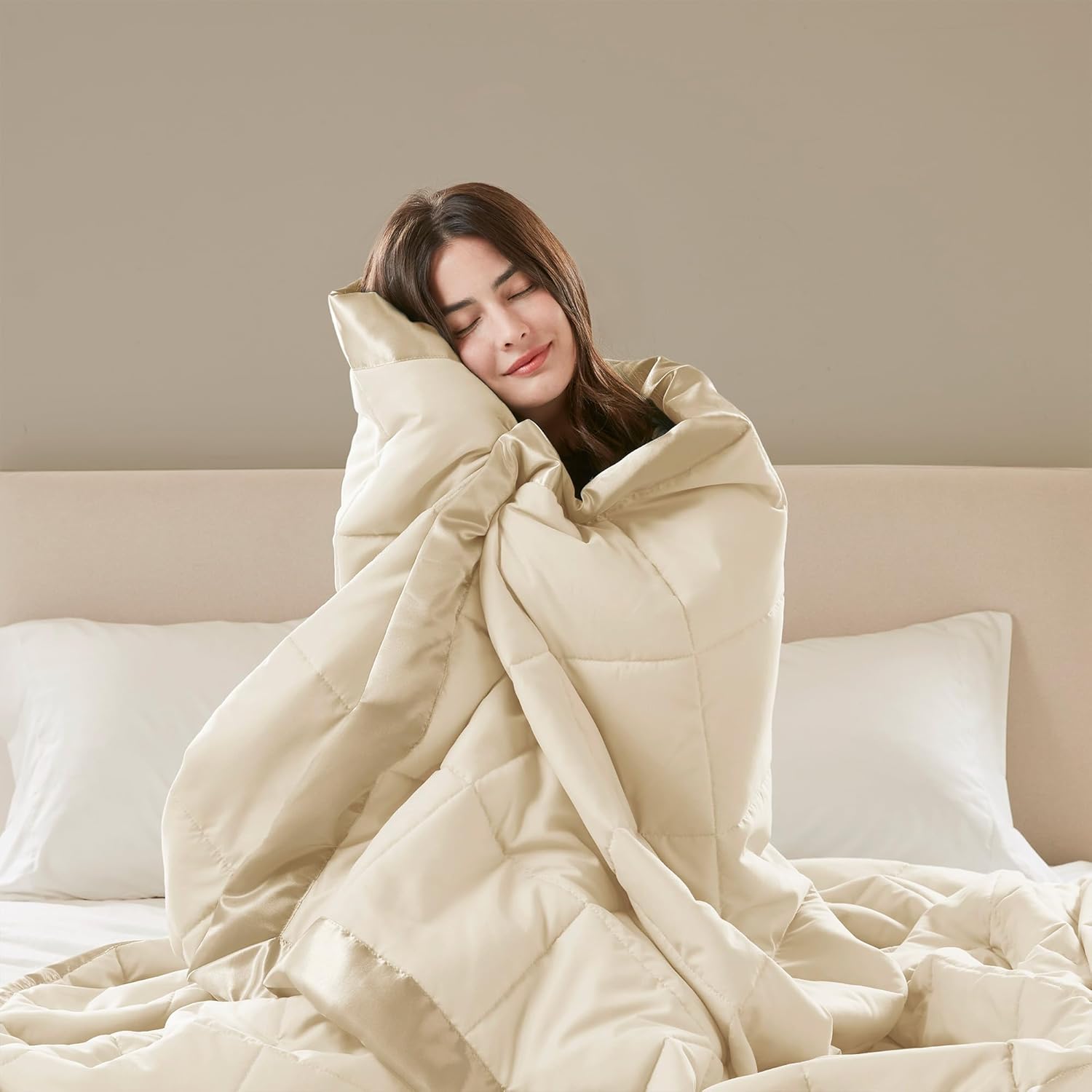Coperta leggera morbida della collezione Windom con bordo in raso