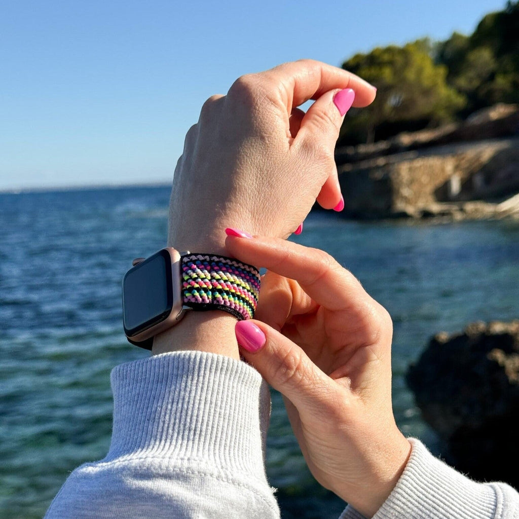 Pestrý elastický pásek s proužky pro Apple Watch pro celodenní pohodlí