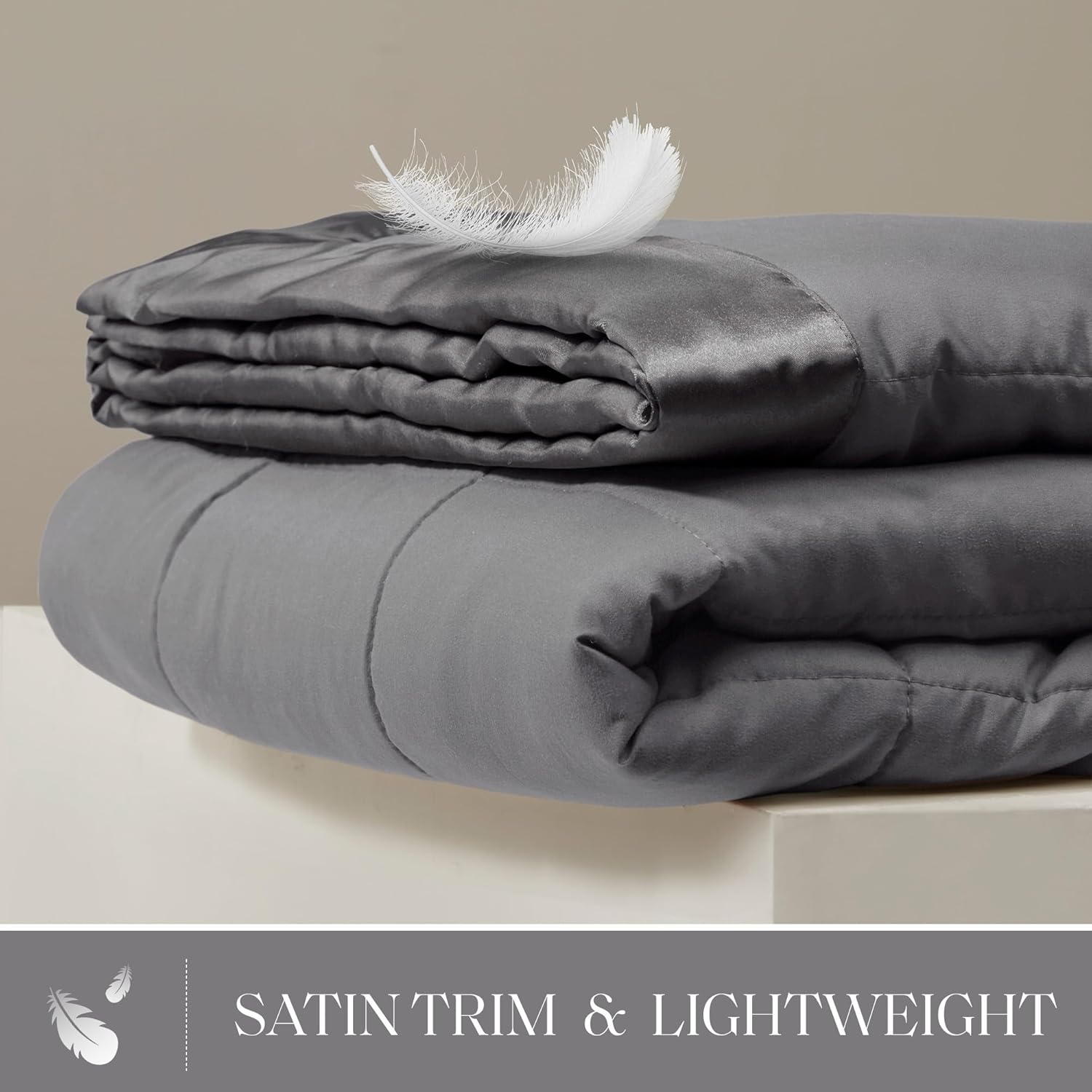 Coperta leggera morbida della collezione Windom con bordo in raso