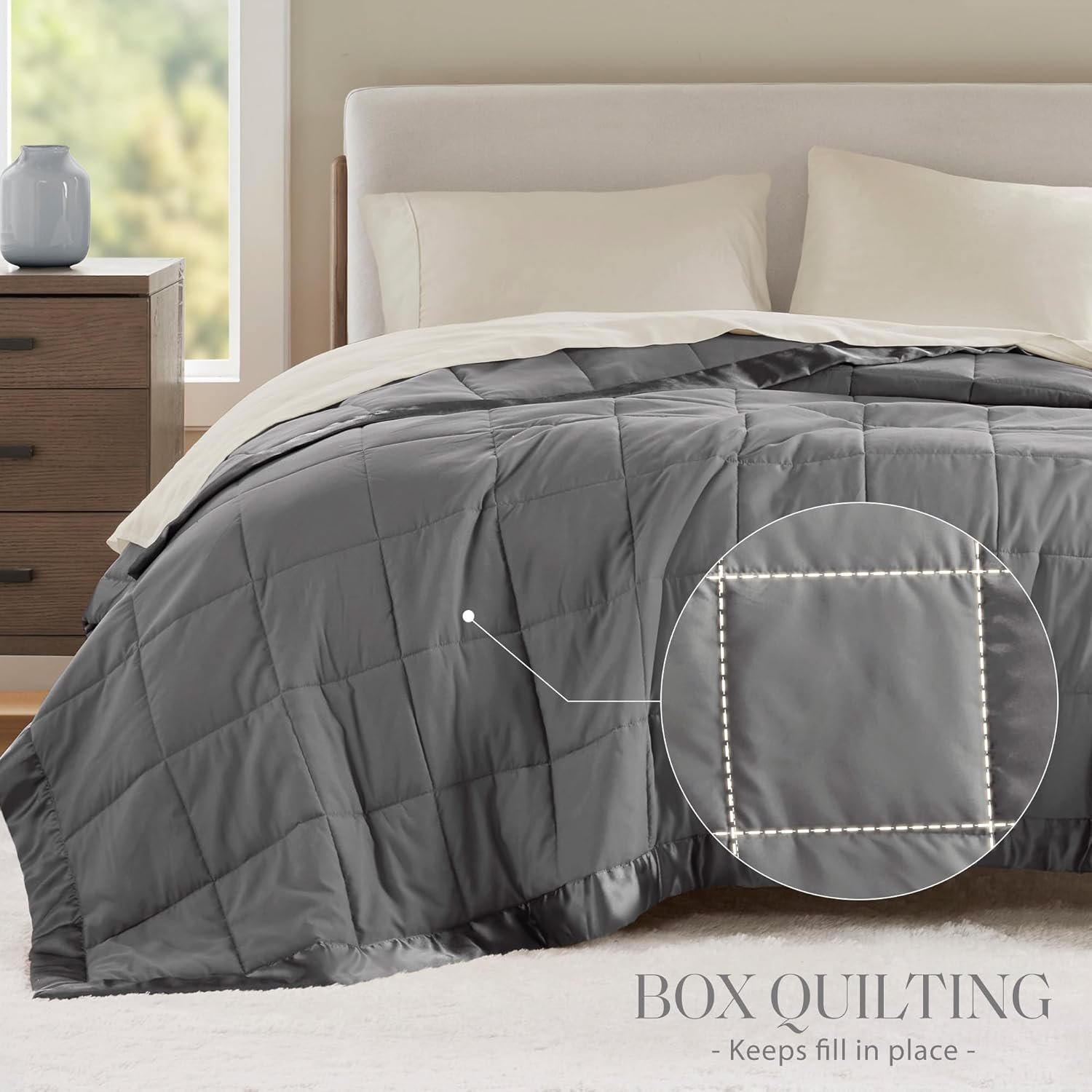 Coperta leggera morbida della collezione Windom con bordo in raso