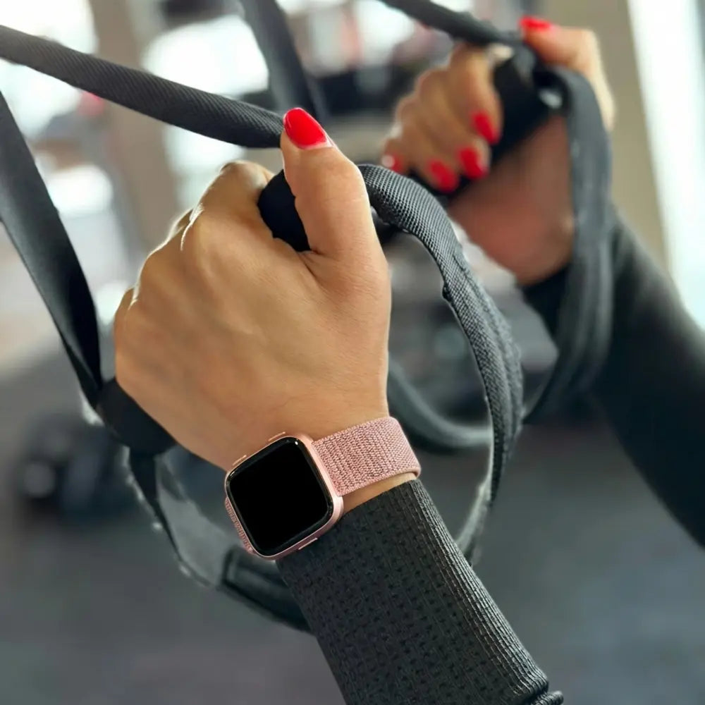 Elegantní růžový nylonový řemínek na zápěstí pro hodinky Fitbit Versa 2