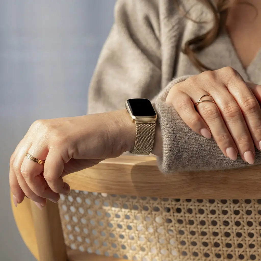 Fitbit Luxe Milanese-armband med guldfinish Champagne