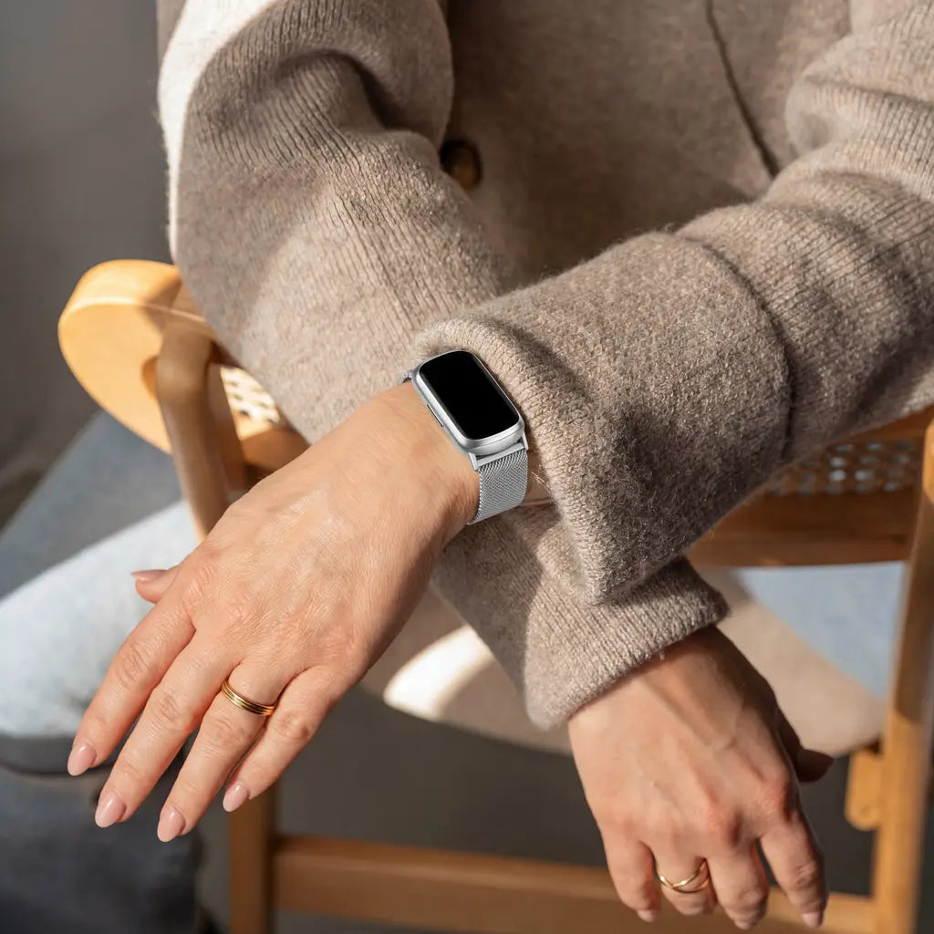 Elegant let sølv Milanese-rem til Fitbit Luxe