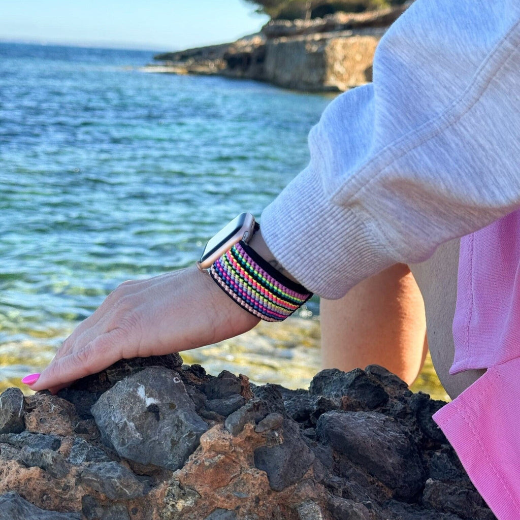 Pestrý elastický pásek s proužky pro Apple Watch pro celodenní pohodlí