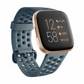 Šedomodrý prodyšný řemínek pro Versa a Versa 2 od Fitbitu