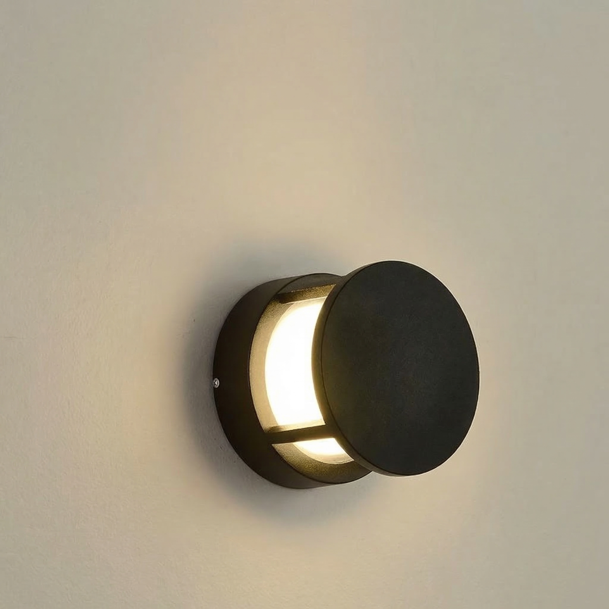 Nowoczesna zewnętrzna lampa ścienna w kształcie dysku | Ormexis