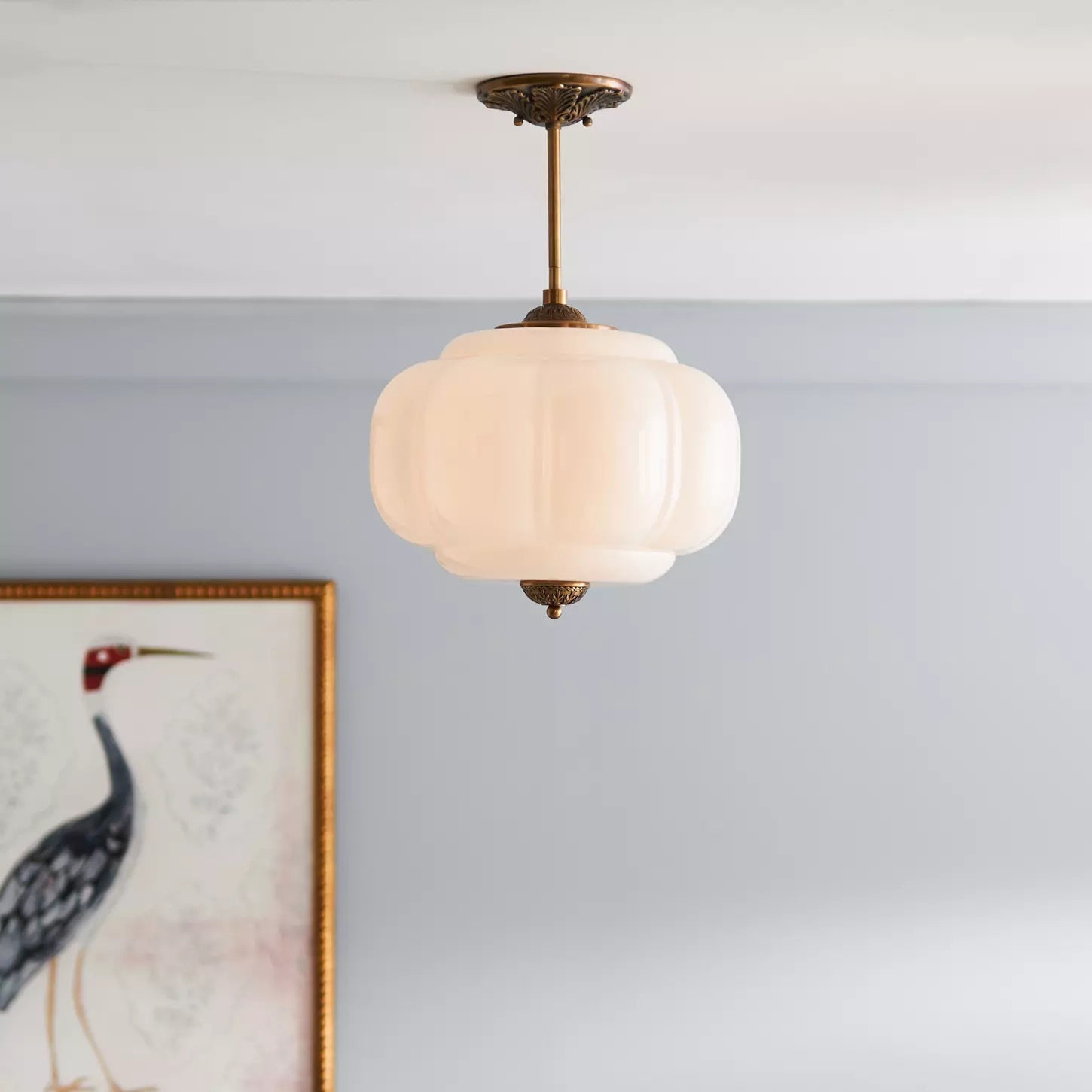 Lámpara de techo semiempotrada de cristal verde con esfera dorada estriada, estilo vintage | Ormexis