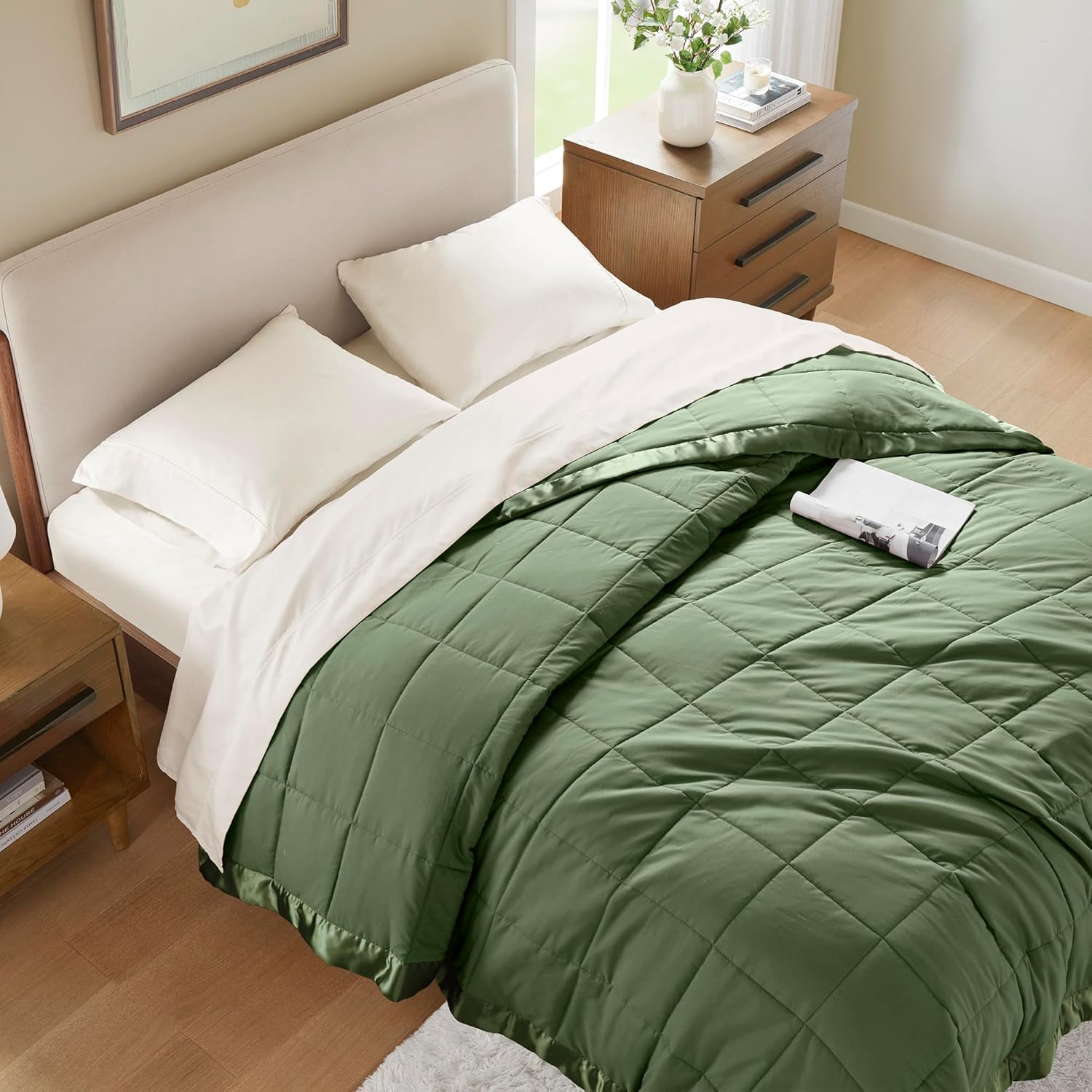 Coperta leggera morbida della collezione Windom con bordo in raso