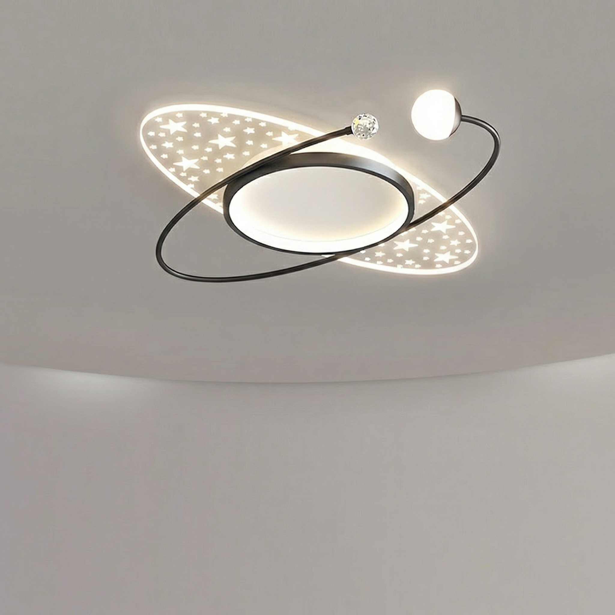 Plafonnier LED ovale en forme d’étoile et d’orbite | Ormexis