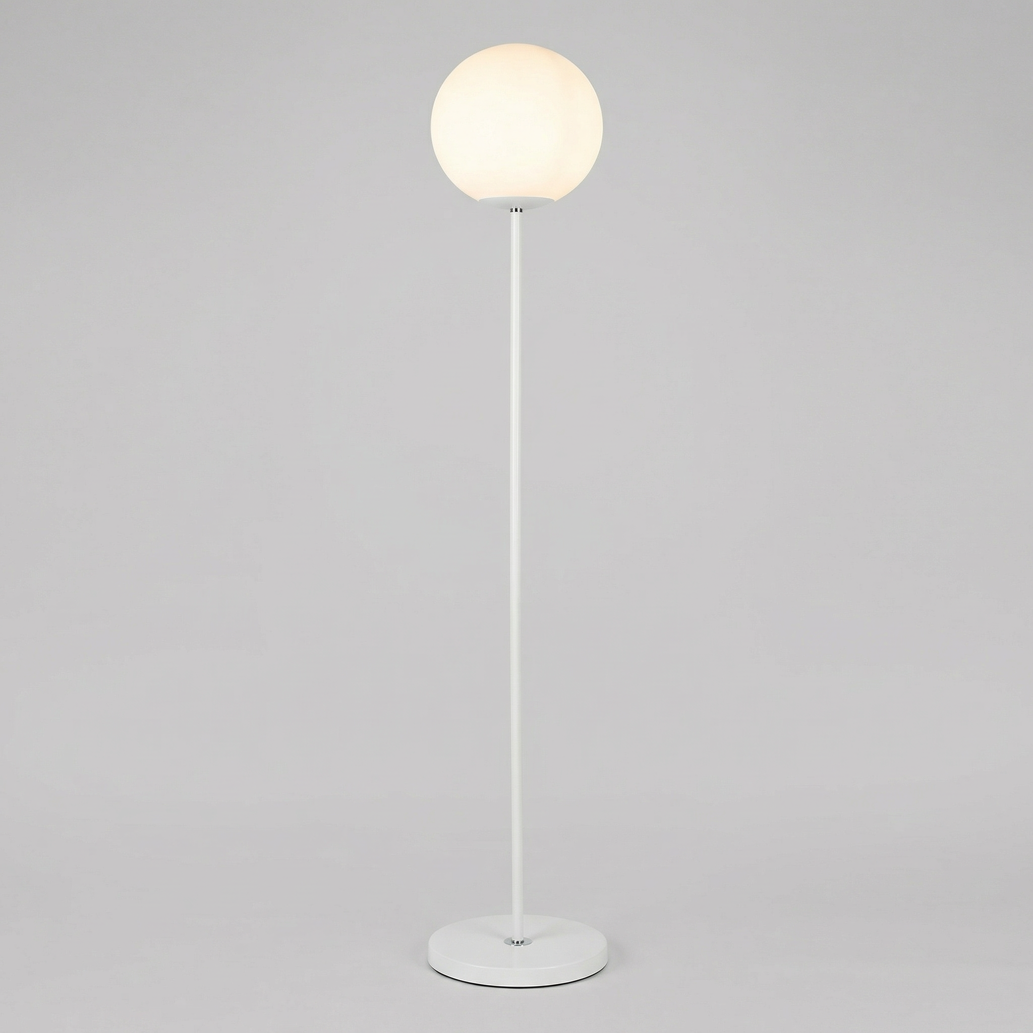 Moderne nordische Globus-Stehlampe