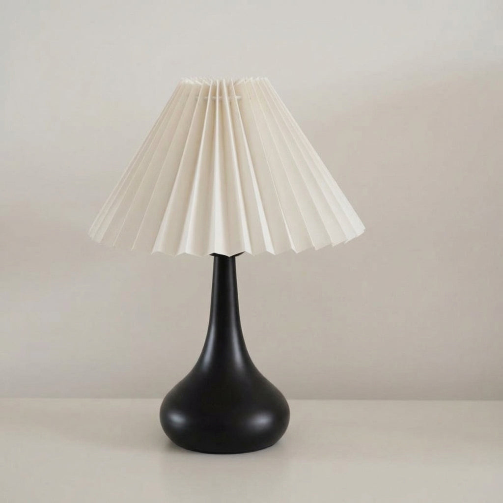 Lámpara de mesa moderna con pantalla plisada | Ormexis