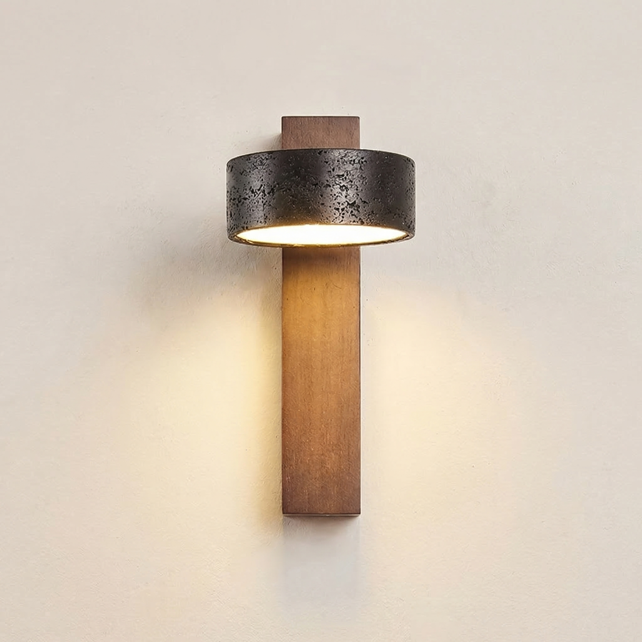 Lámpara de pared giratoria de travertino amarillo con base de madera maciza | Ormexis