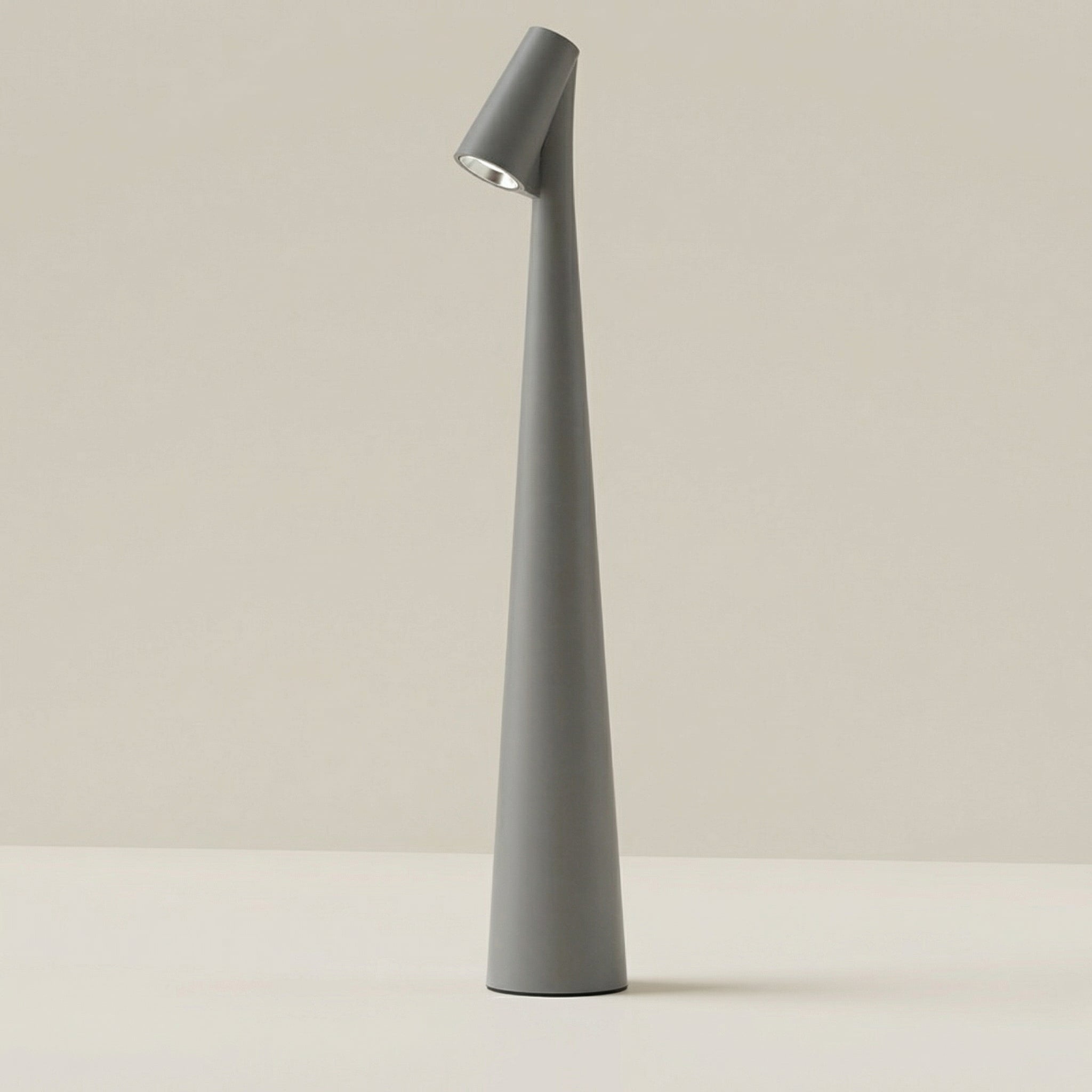 Lámpara de mesa LED cónica recargable – Táctil | Ormexis