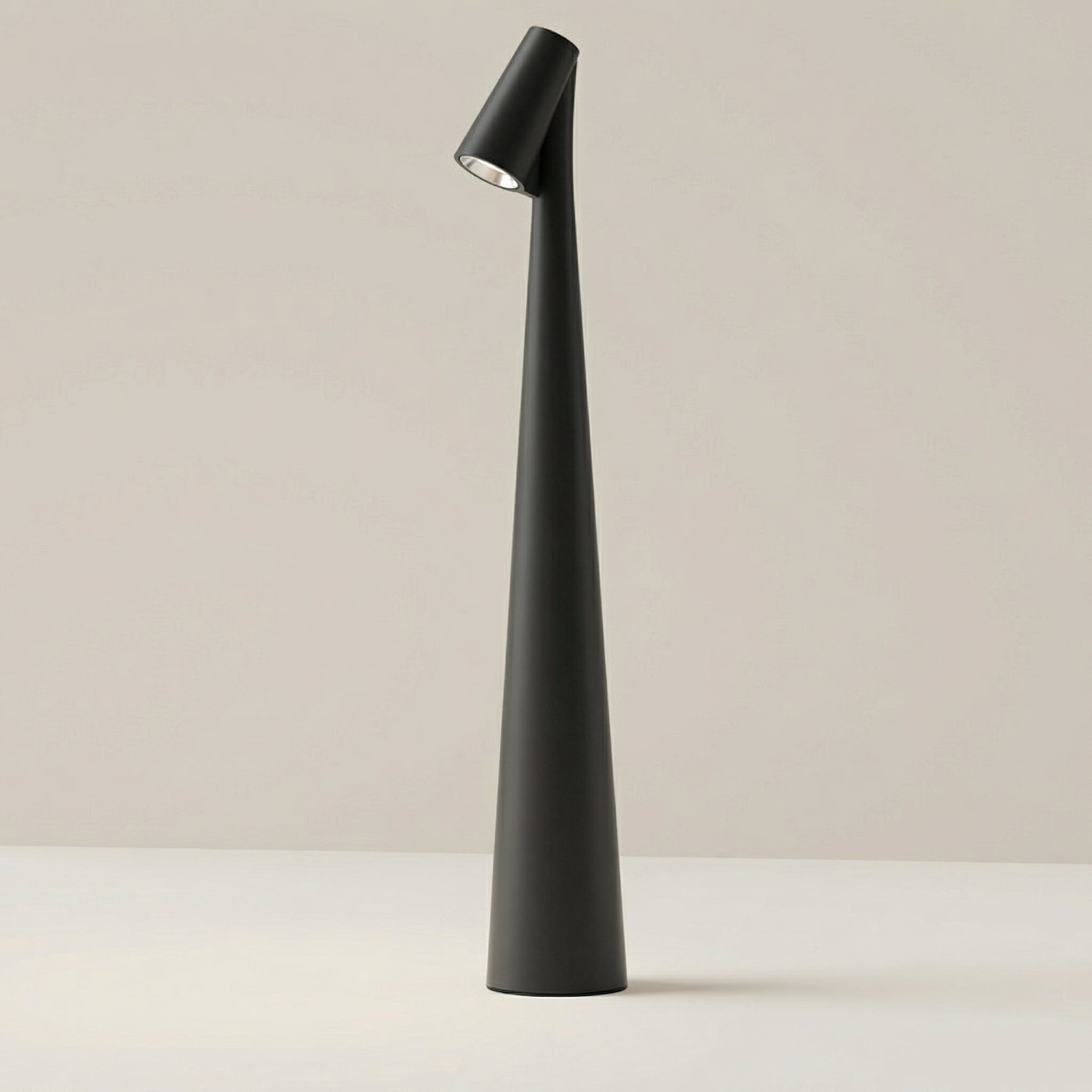 Lámpara de mesa LED cónica recargable – Táctil | Ormexis