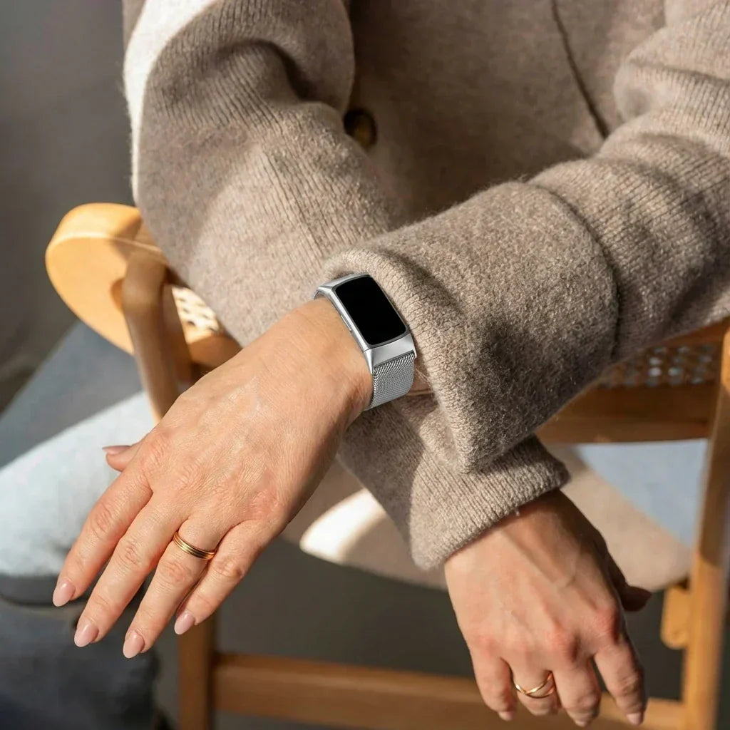 Fitbit Charge 6 sølv Milanese-rem for daglig bruk