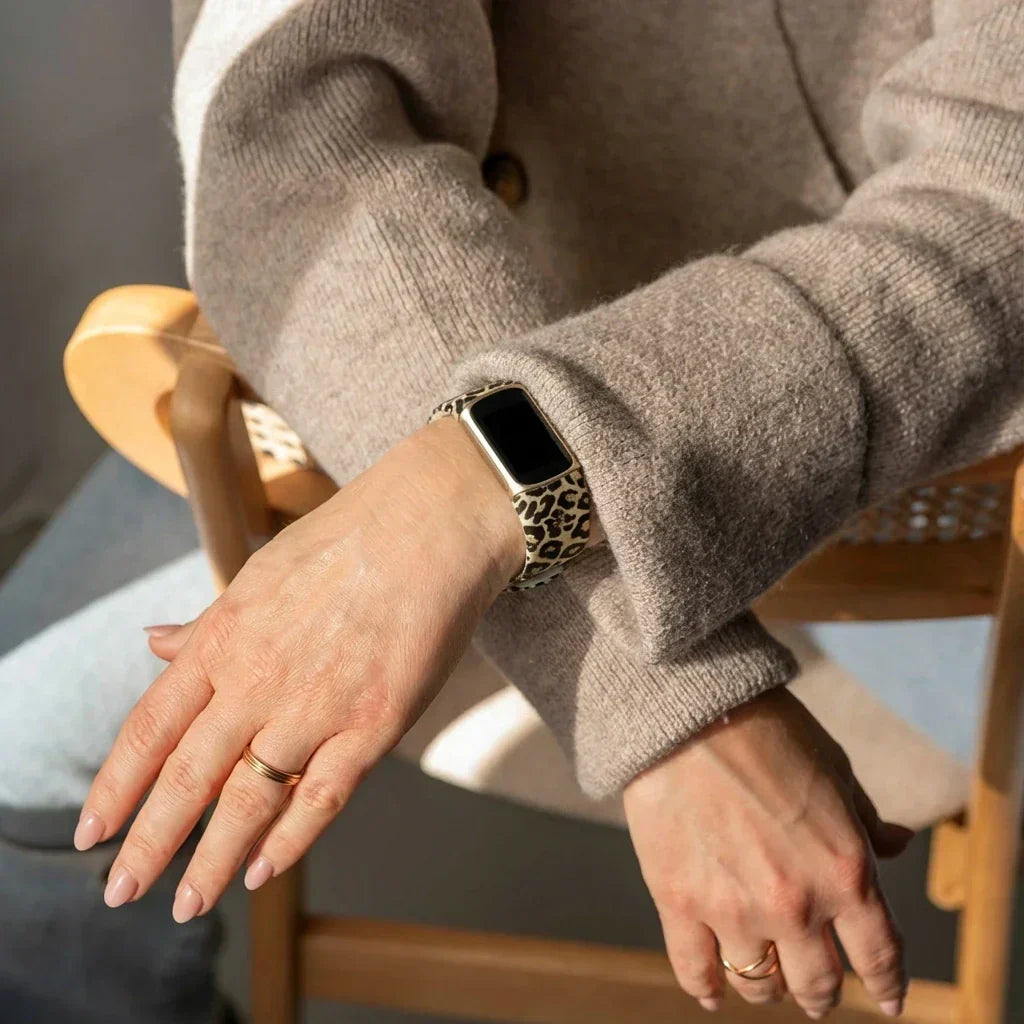 Akcesorium do paska na nadgarstek Fitbit Charge 5 w wzór lamparta