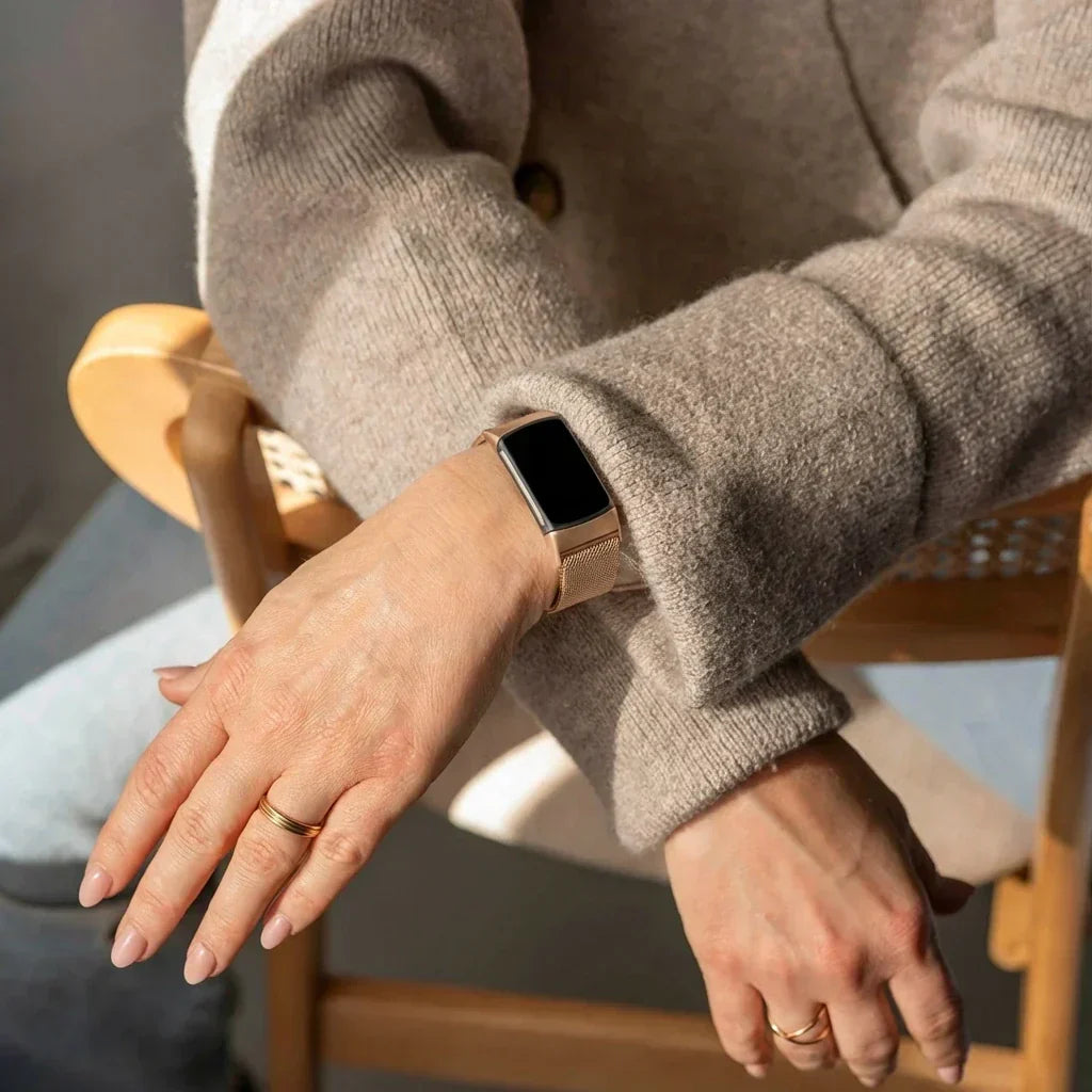 Accessorio cinturino in acciaio milanese rosa oro per Fitbit Charge 5