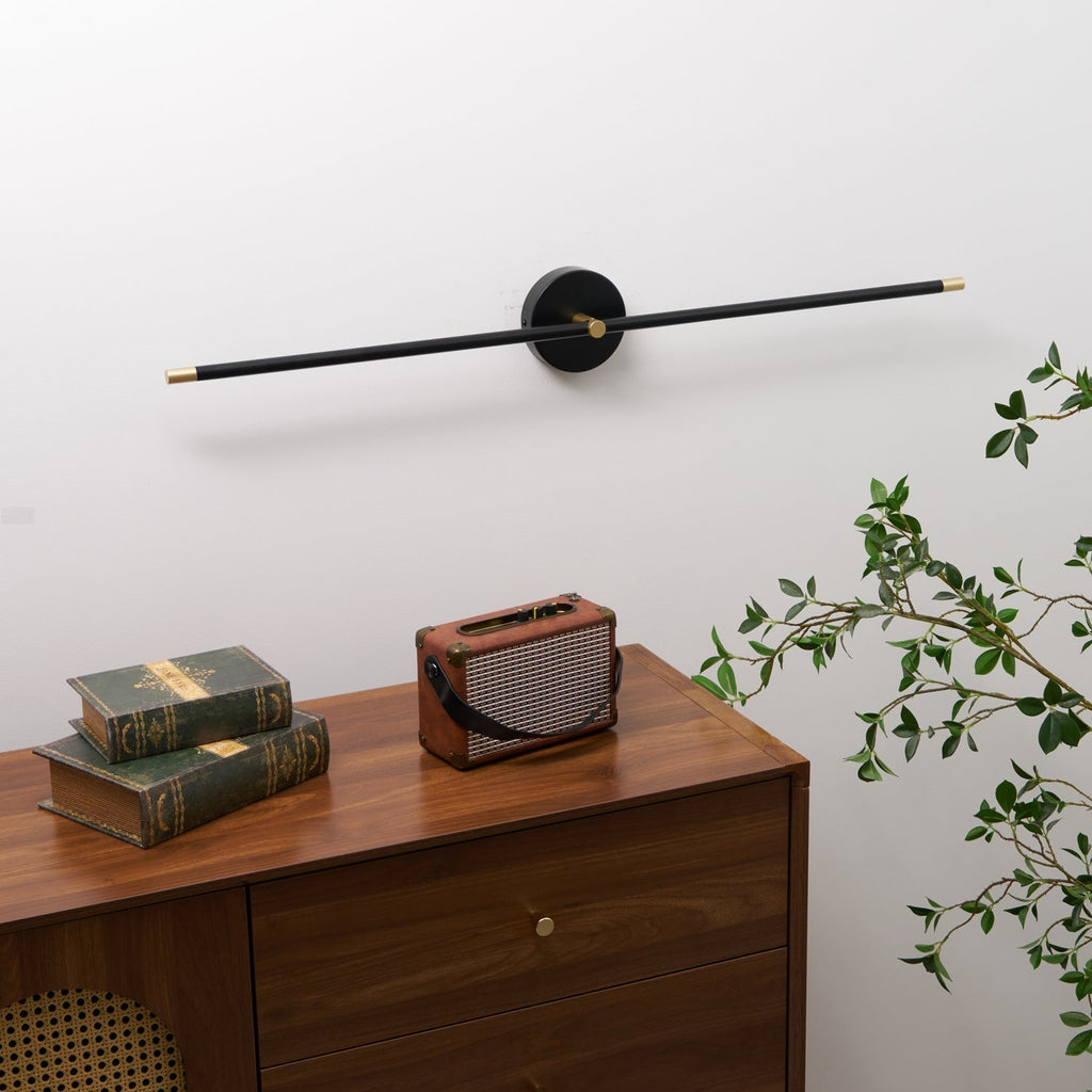 Minimalistische lineare LED-Wandleuchte mit Stab, doppelseitige Wandleuchte in Schwarz und Gold | Ormexis