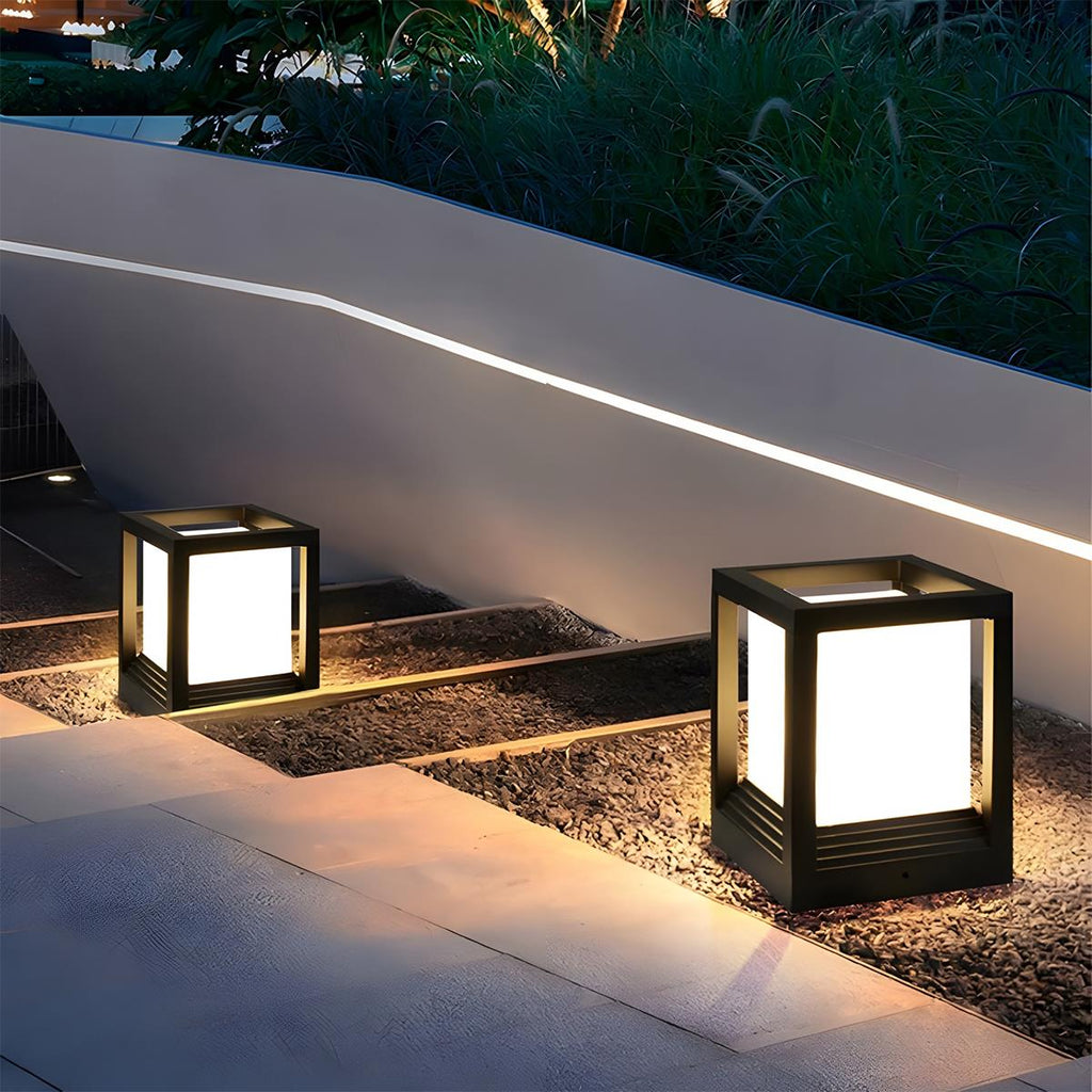 Luminária de poste minimalista com moldura geométrica | Ormexis