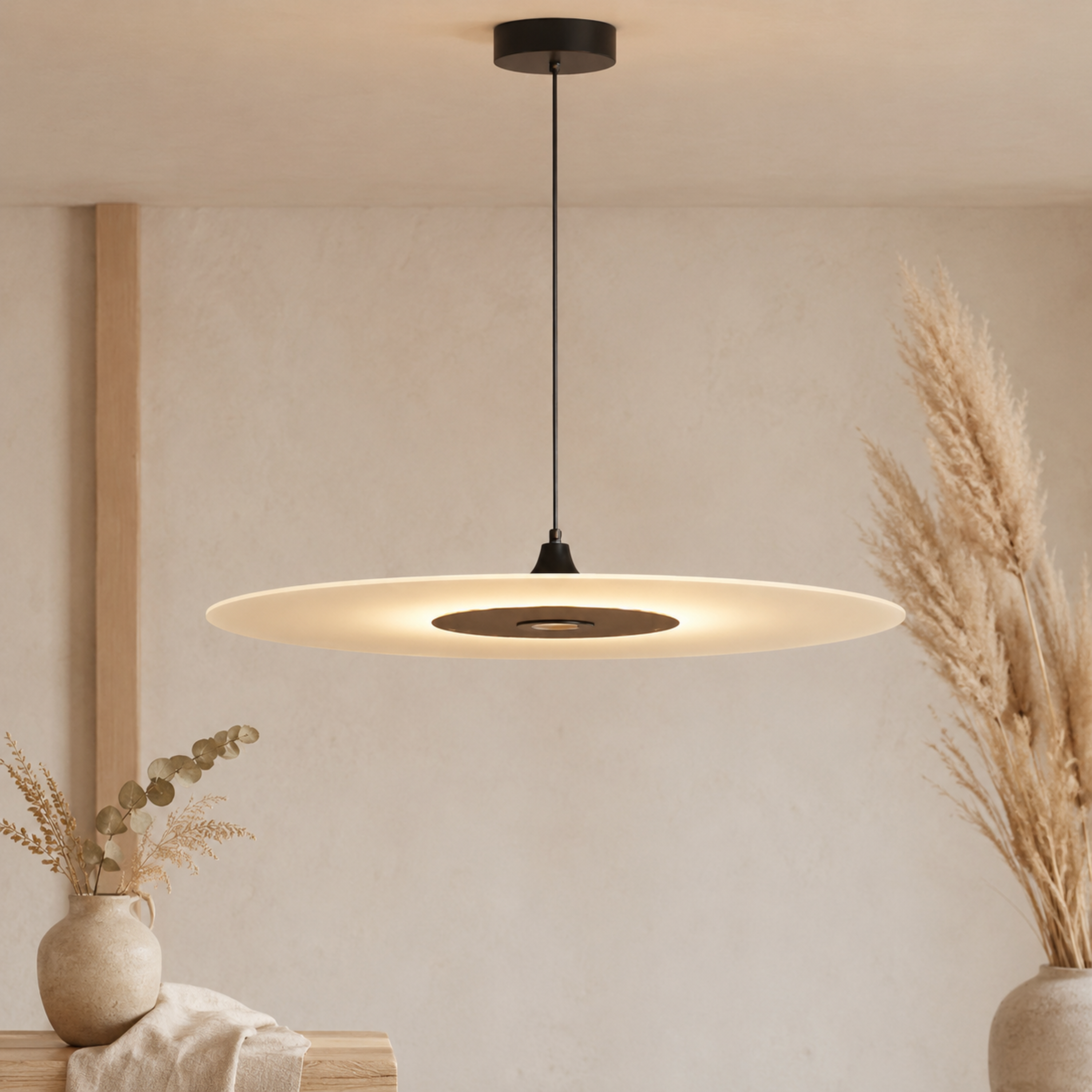 Moderní minimalistické ploché závěsné LED svítidlo v černé nebo zlaté barvě | Ormexis