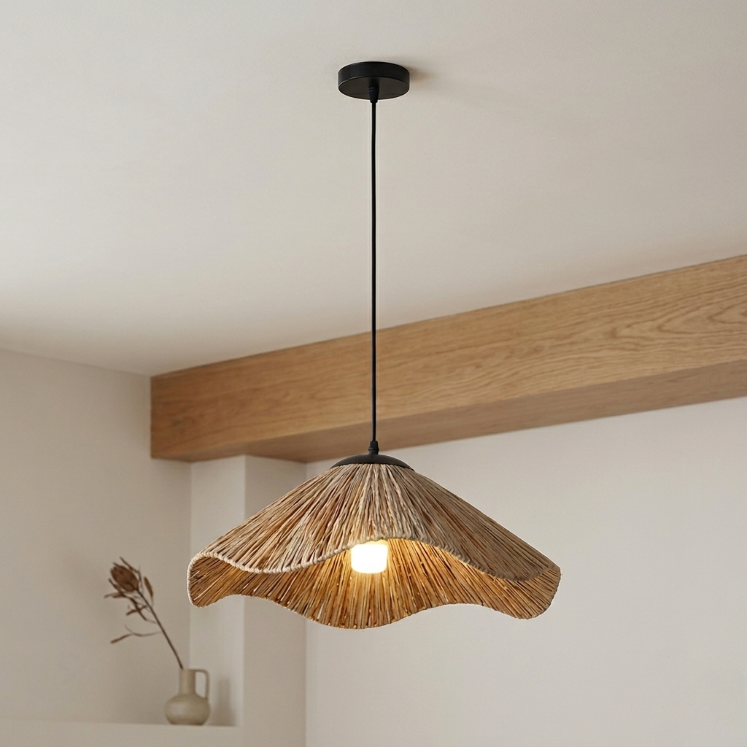 Lampă suspendată cu abajur din iarbă împletită, în stil boho natural | Ormexis