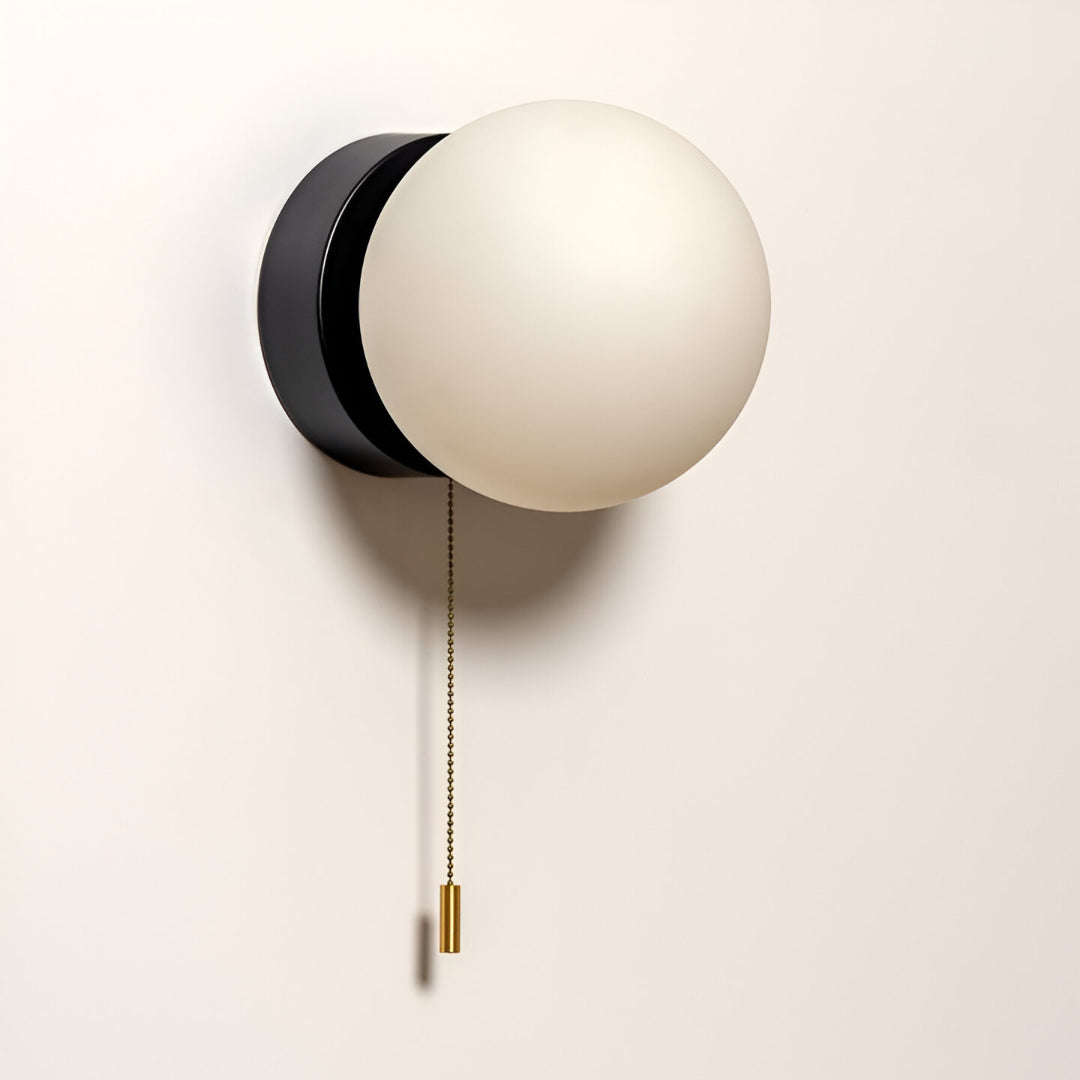 Nástěnné LED svítidlo Nordic Frosted Glass Globe s tahacím lankem | Ormexis