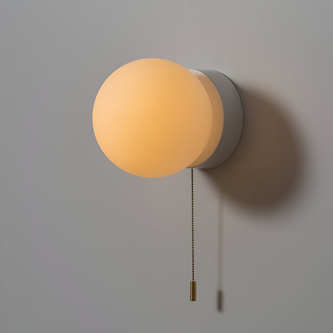 Nástěnné LED svítidlo Nordic Frosted Glass Globe s tahacím lankem | Ormexis