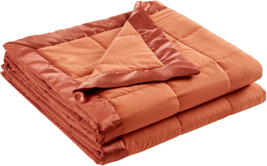 Coperta leggera morbida della collezione Windom con bordo in raso