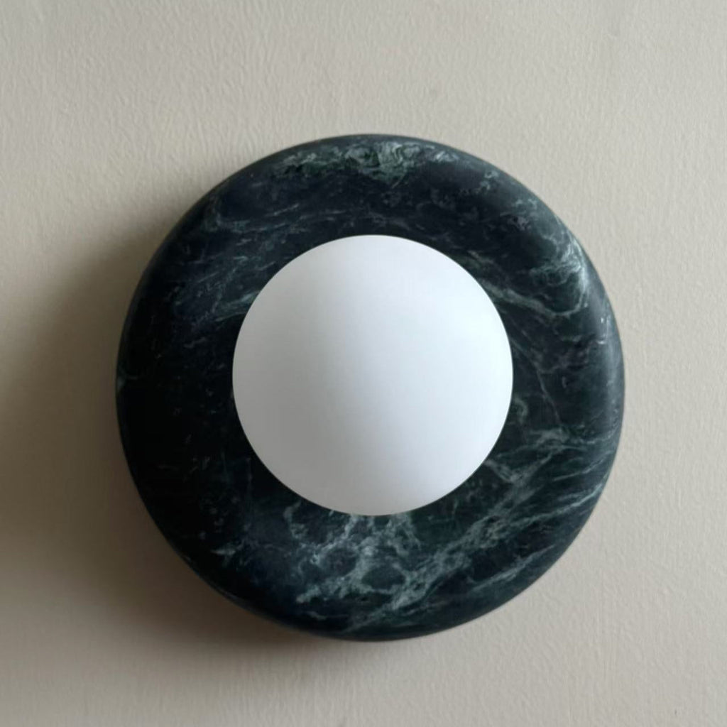 Rund vegglampe i marmor med glasskule og travertin, for innendørs bruk | Ormexis