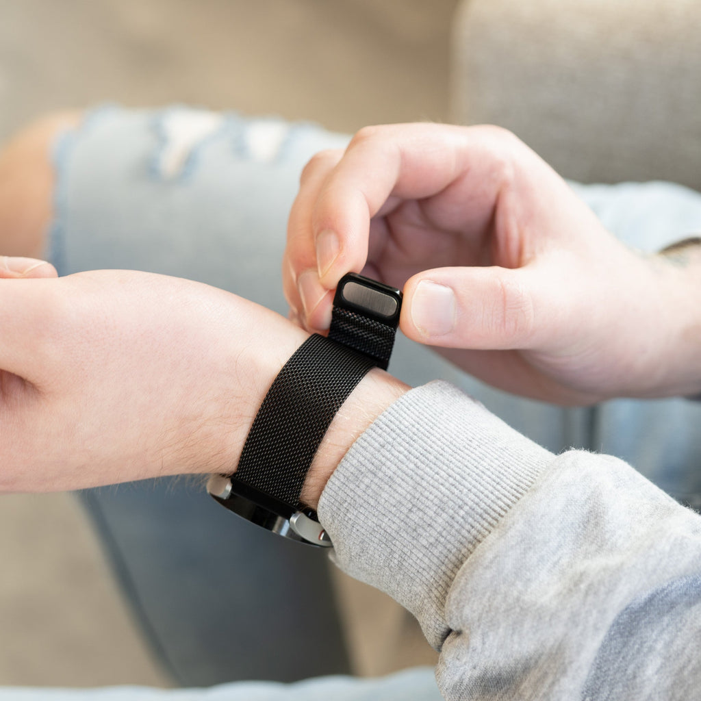 Elegantní černý 22mm milánský řemínek na hodinky s rychloupínáním pro váš časoměřič