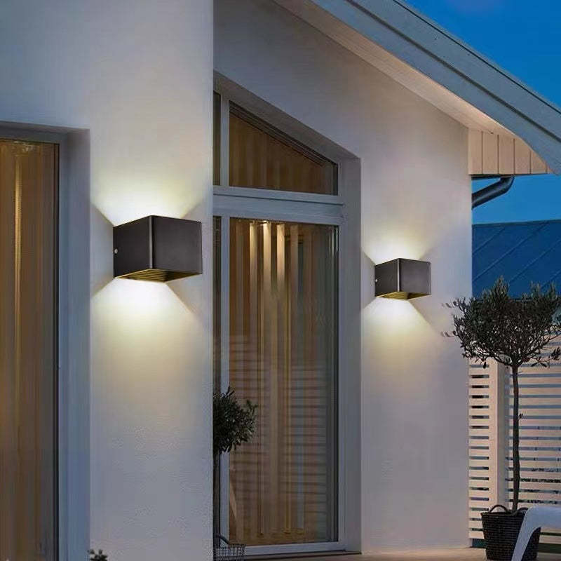 Lampă de perete pătrată pentru exterior, cu iluminare în sus și în jos, design modern, neagră, LED, pentru grădină | Ormexis
