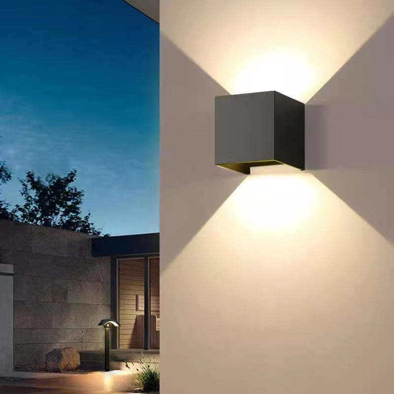 Lampă de perete pătrată pentru exterior, cu iluminare în sus și în jos, design modern, neagră, LED, pentru grădină | Ormexis