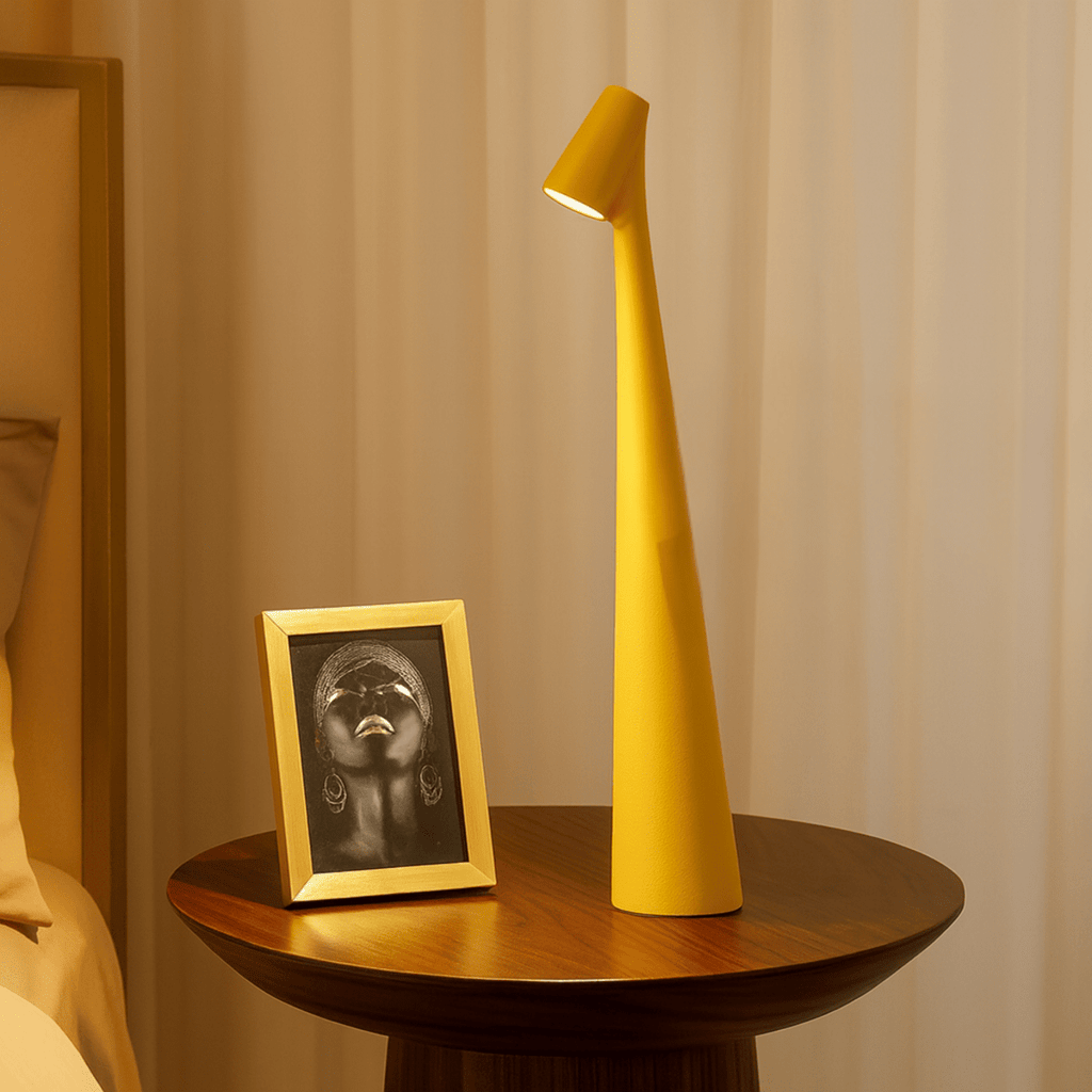 Lampada da tavolo ricaricabile NovaGlow con design contemporaneo e batteria a lunga durata