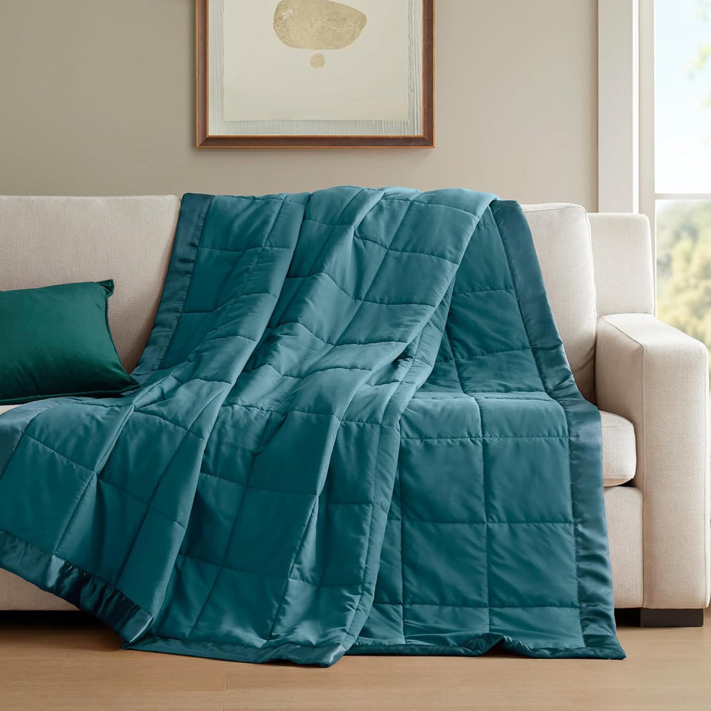 Coperta leggera morbida della collezione Windom con bordo in raso