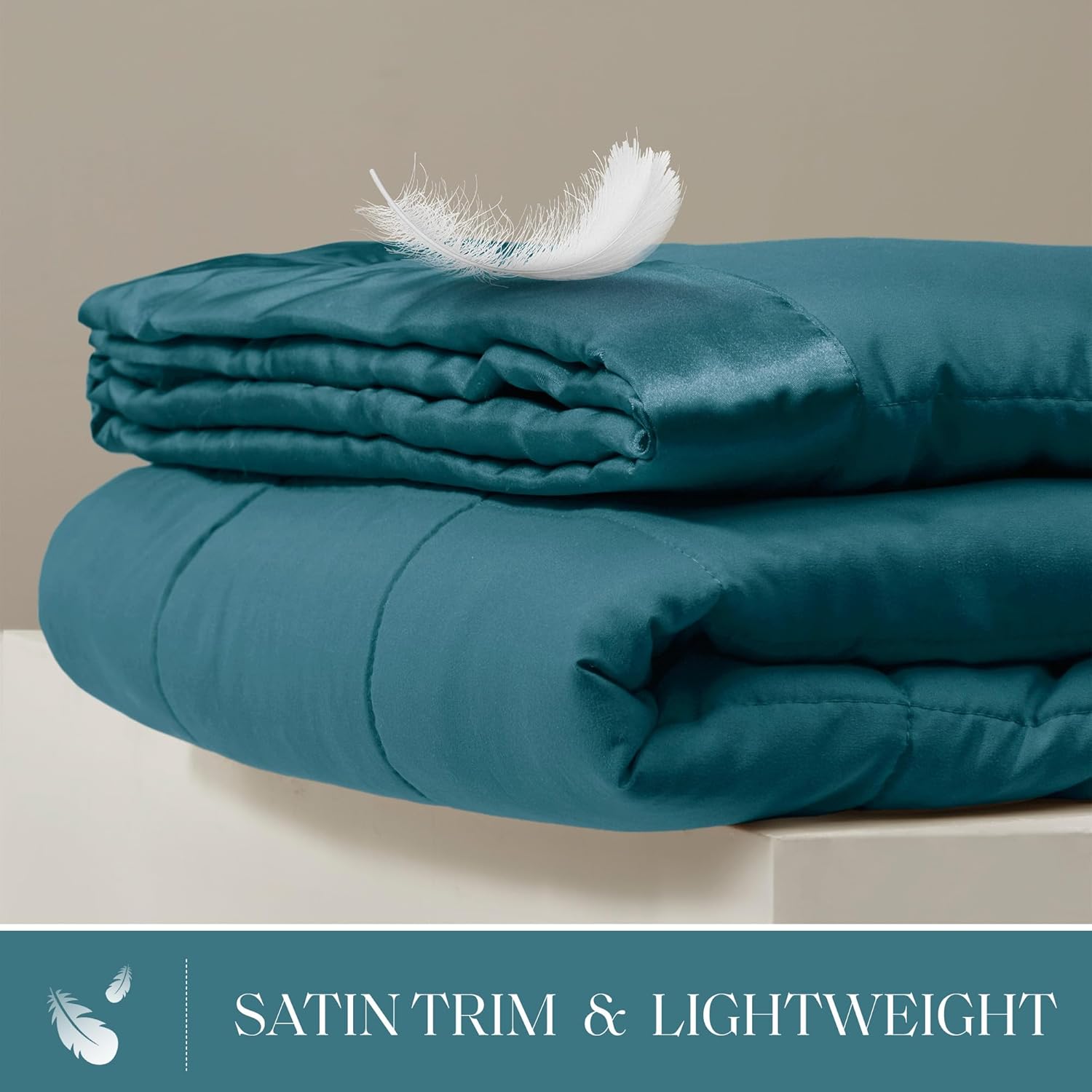 Coperta leggera morbida della collezione Windom con bordo in raso