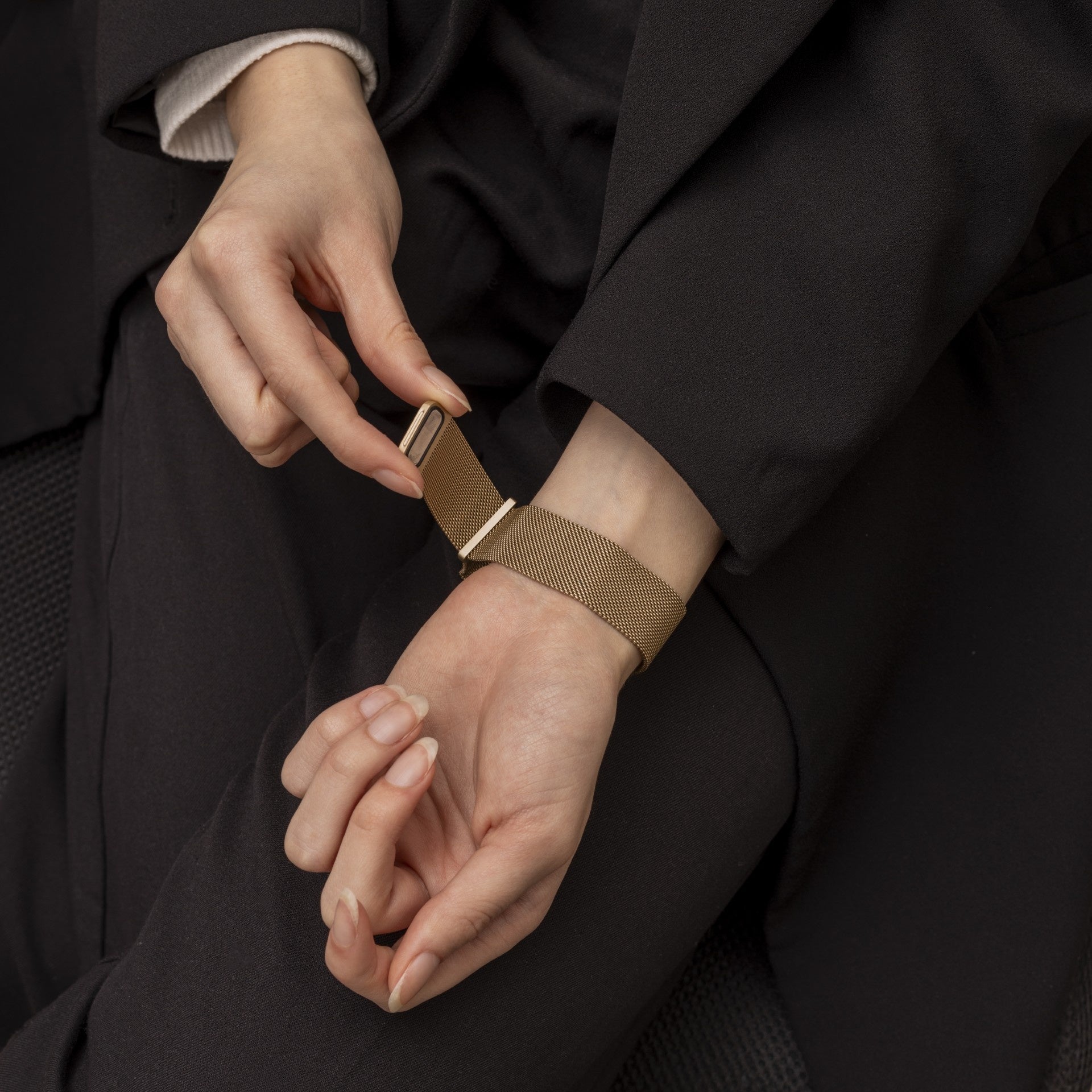 Apple Watch Band With Retro Gold Milanese Loop Strap