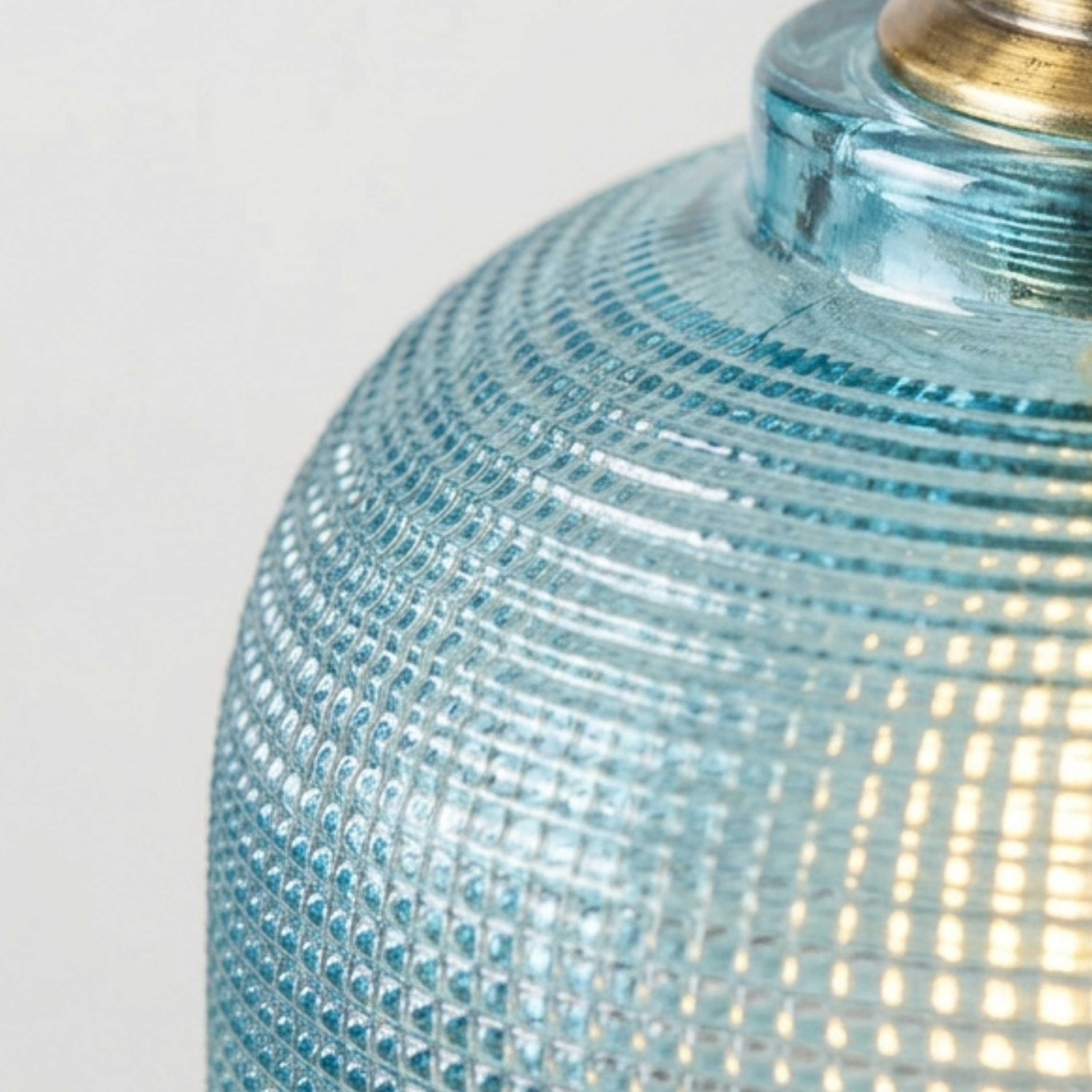 Vintage pendellampe i tonet glas med ribbet klokkeformet skærm | Ormexis