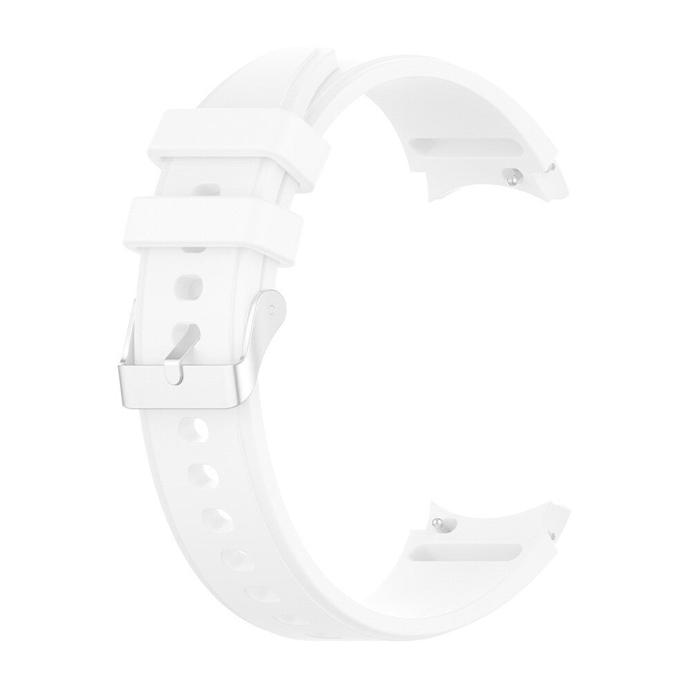 Samsung Galaxy Watch 4 s bílým silikonovým páskem, perfektní padnutí