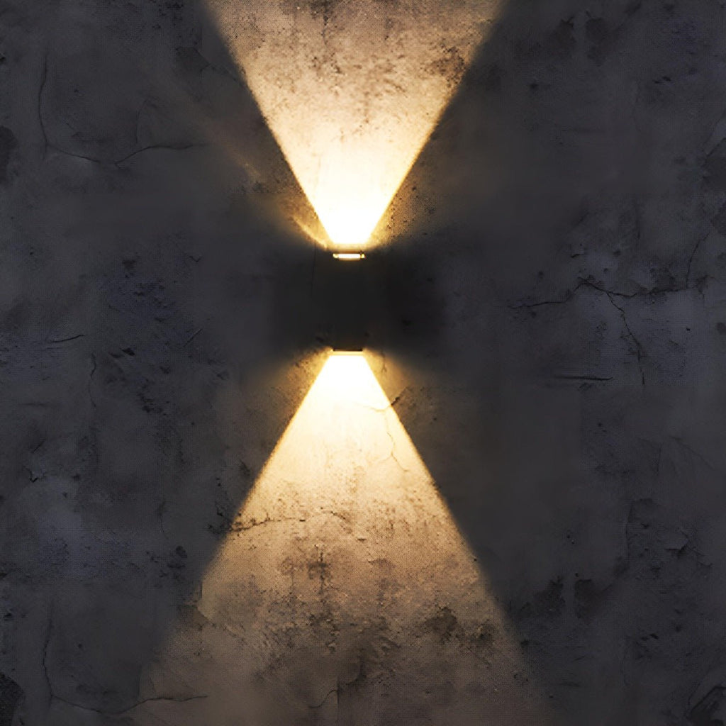 Skośna geometryczna lampa ścienna | Ormexis