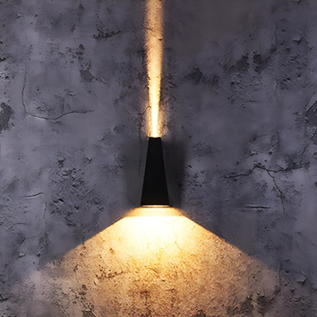 Skośna geometryczna lampa ścienna | Ormexis