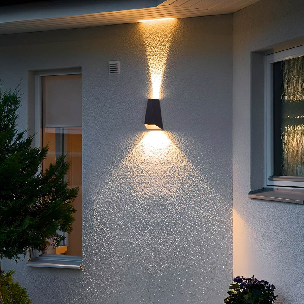 Skośna geometryczna lampa ścienna | Ormexis