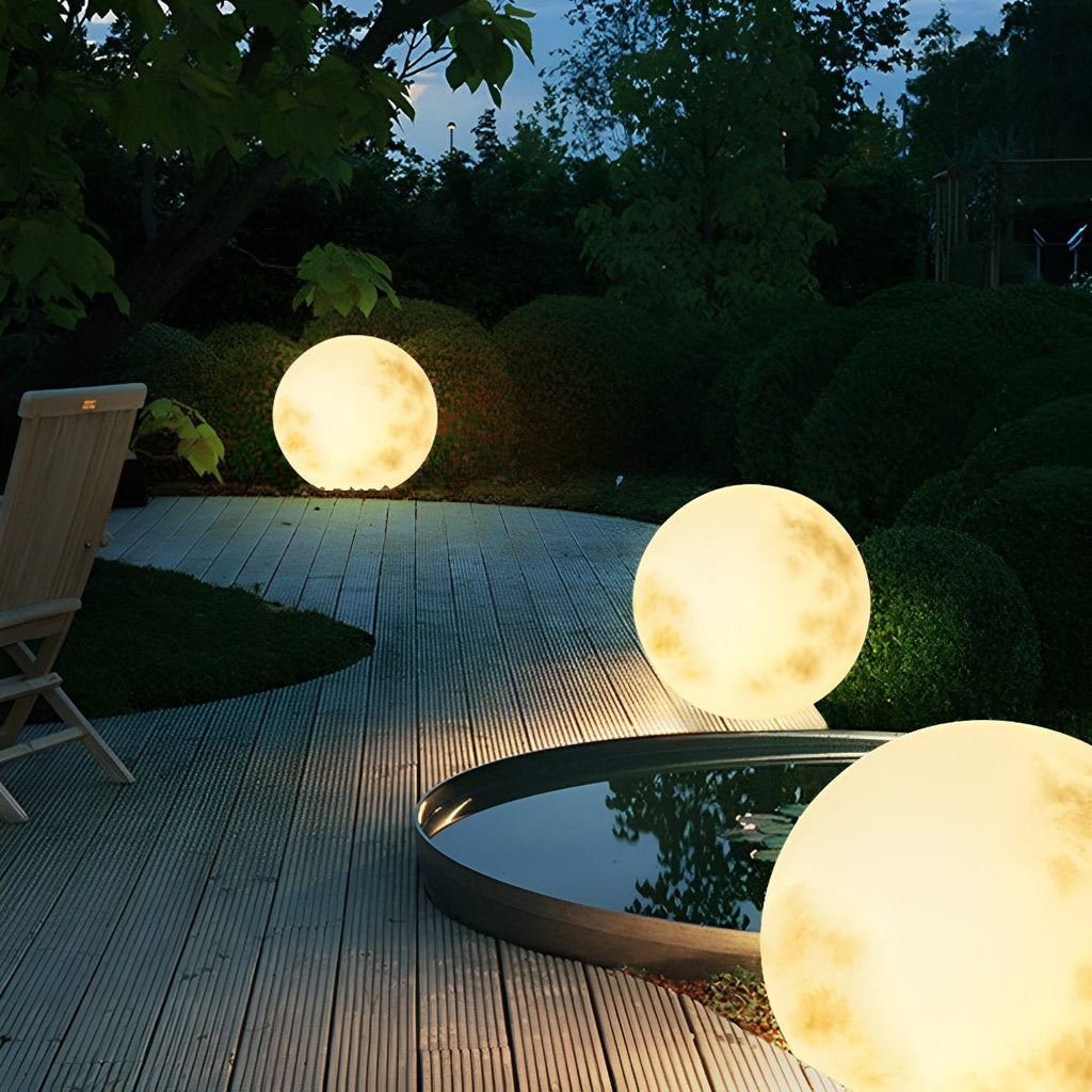 Zewnętrzna lampa w kształcie globusa Księżyca | Ormexis